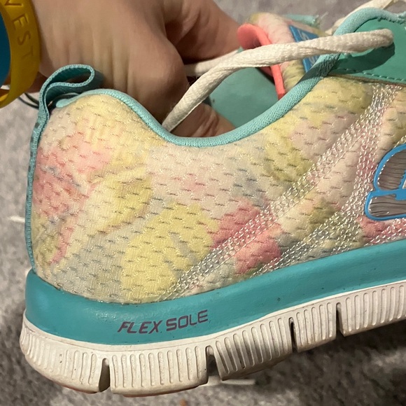 Skechers Lightweight Pastel Sneakers - Picture 7 of 8